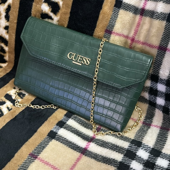 Guess Shoulder Bag -NWOT - Picture 2 of 2